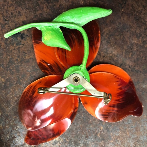 Vintage Enamel Flower Brooch. - Picture 4 of 5